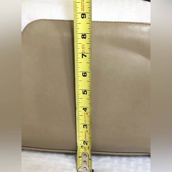 Liz Claiborne Beige Crossbody Purse, 3 zippered pouches, zipper closure - Picture 12 of 15